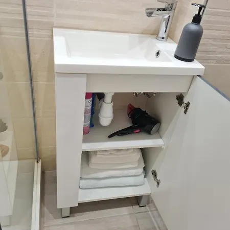 Vue Pour 4 Personnes Accès Direct Wifi Débit Gratuit *
