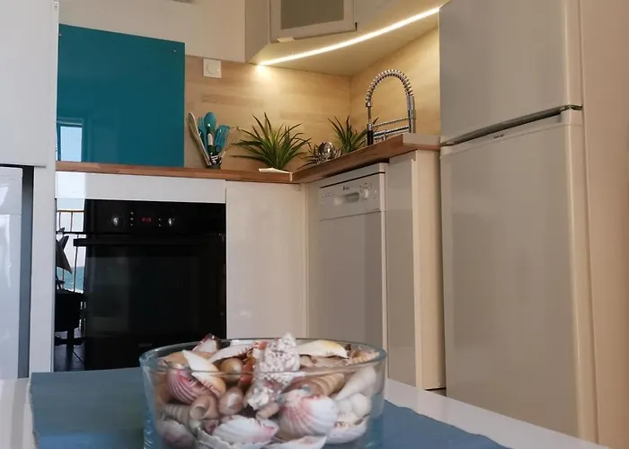 Vue Pour 4 Personnes Accès Direct Wifi Débit Gratuit