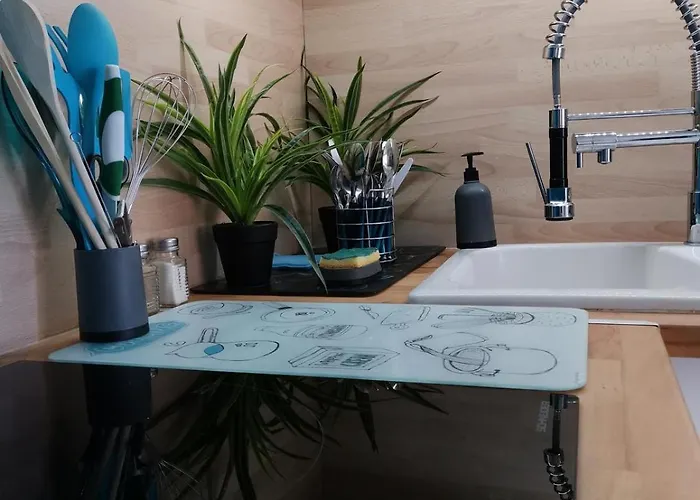 Vue Pour 4 Personnes Accès Direct Wifi Débit Gratuit * Le Barcarès